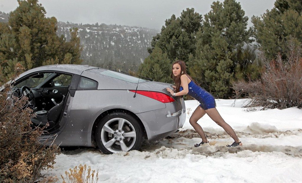 Babes-And-Their-Stuck-Cars_5-1024x620