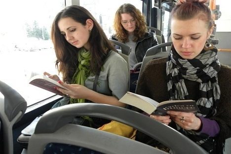 Rumānijā autobuss bez maksas tiem, kas tajā lasa grāmatas 1