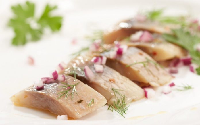 6 gardas receptes, kā iemarinēt siļķīti