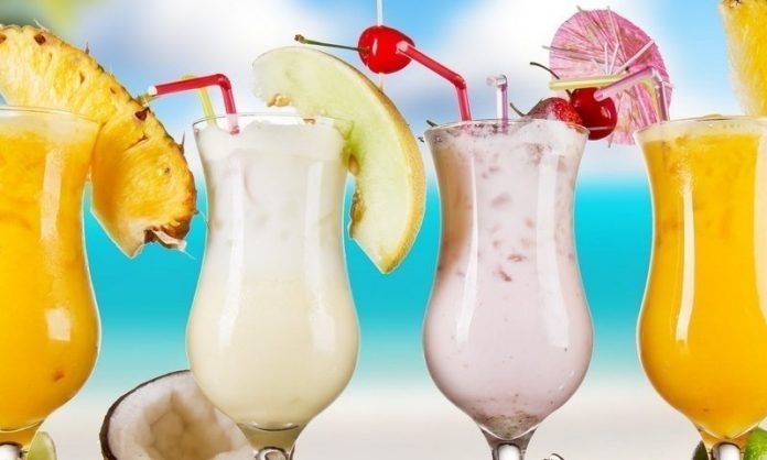 Izbaudi vasaras garšu! 10 veselīgu kokteiļu receptes 