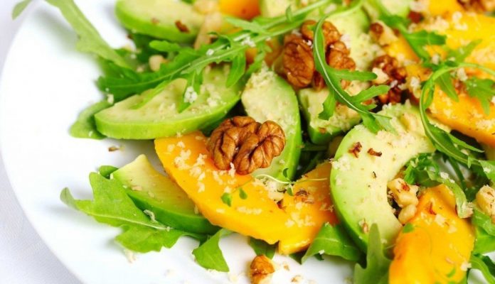 Lieliskas 5 salātu receptes vakariņām 