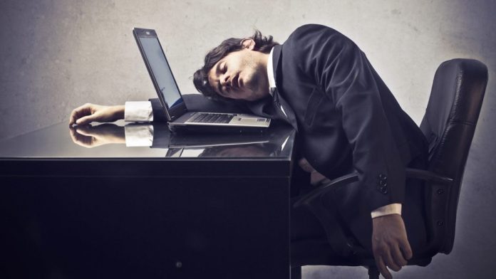 Kā izvairīties no miegainības pēc pusdienu ieturēšanas? 