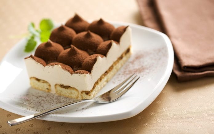 Pagatavo gardu Tiramisu kūku 