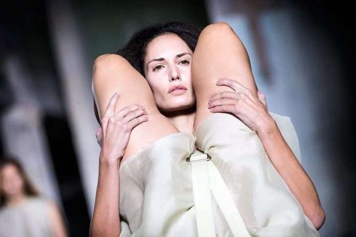 Modes dizaineri nebeidz vien pārsteigt. Bet šis jau nu gan bija nedaudz par traku 1