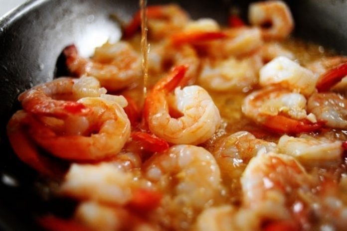 Garneles lieliskā mērcē 