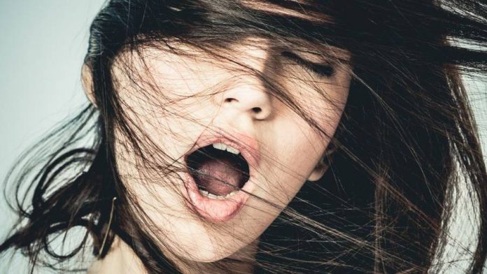 8 POZAS, KAS GARANTĒ ORGASMU (PLUS VIENS MAZS NOSLĒPUMS) 18+ 