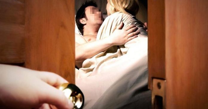 SIEVA VIŅU KRĀPJ, TĀDĒĻ VIŅŠ NOORGANIZĒJA “PĀRSTEIGUMU”, KURŠ SAJŪSMINĀJA VISU PASAULI 