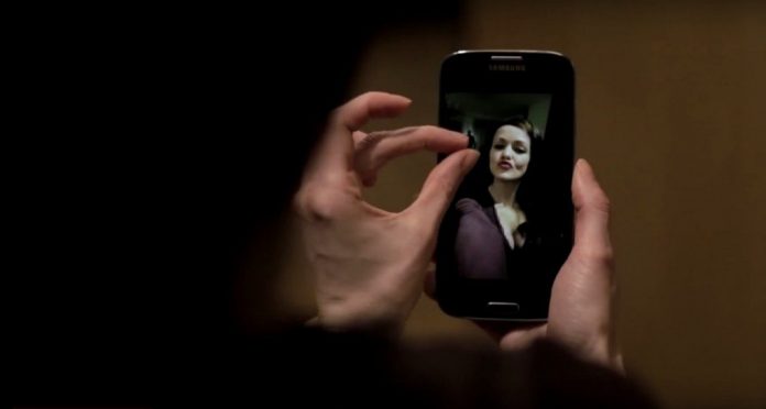 Seksīgo selfiju uzņemšana prasīja viņas dzīvību 