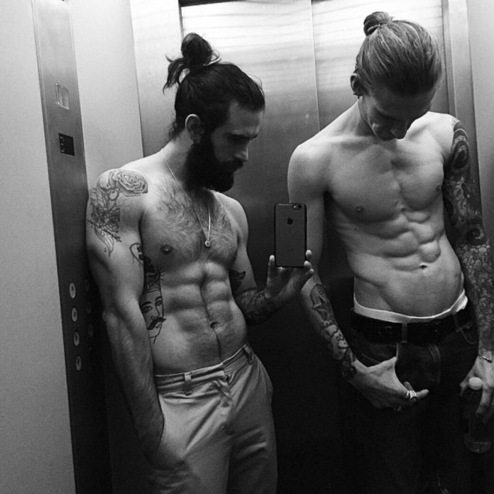 Oh, meitenes turiet mani! Tik karstus vīriešus vēl neesmu redzējusi 11