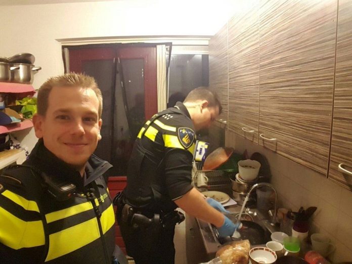 5 bērnu māti pēkšņi aizveda uz slimnīcu. Policistu rīcība visus sajūsmināja! 1