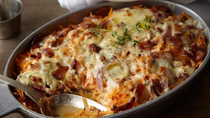 Vistas gaļas sacepums ar rīvētiem kartupeļiem un tomātiem. Garšīgi! 1