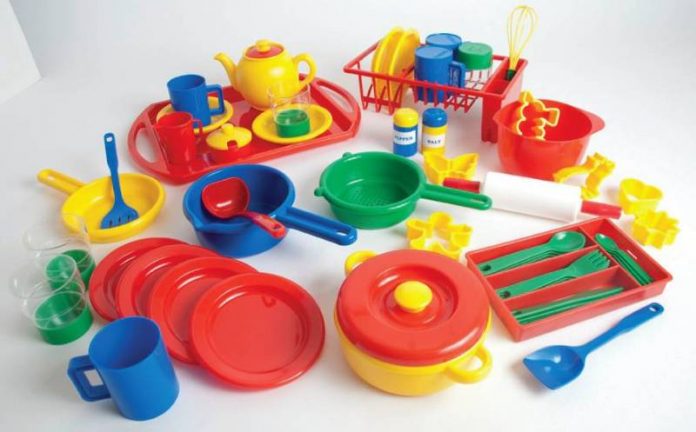 7 ātri un vienkārši veidi kā atbrīvoties no smakām plastmasas traukos 