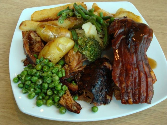 Sātīgas pusdienas - cepta cūkgaļa ar dārzeņiem. Iepriecini savu vīrieti! 1