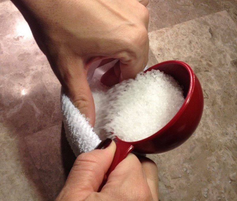 Ģeniāla ideja - bērt zeķē sāli un uzkarsēt to uz pannas 1