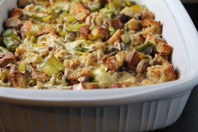 Vistas gaļas sacepums ar ananāsiem un banāniem 