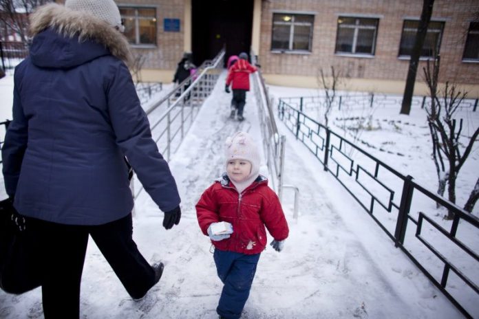 Vautrin Laurent_Angie_kids on snow_small Padomi: Kā bērnu pasargāt no gripas? 2