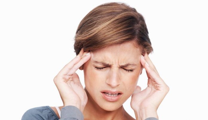 SH_Frau_mit_Kopfschmerz_800x462