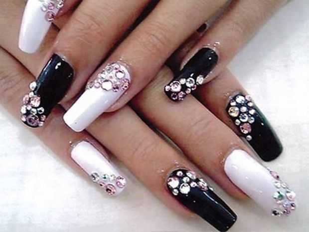 nails-with-crstals
