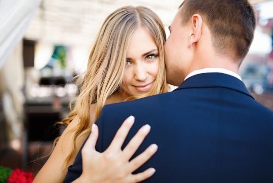 kas viņiem iepatikās sievietē