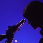 scientist-with-microscope-996187_1280